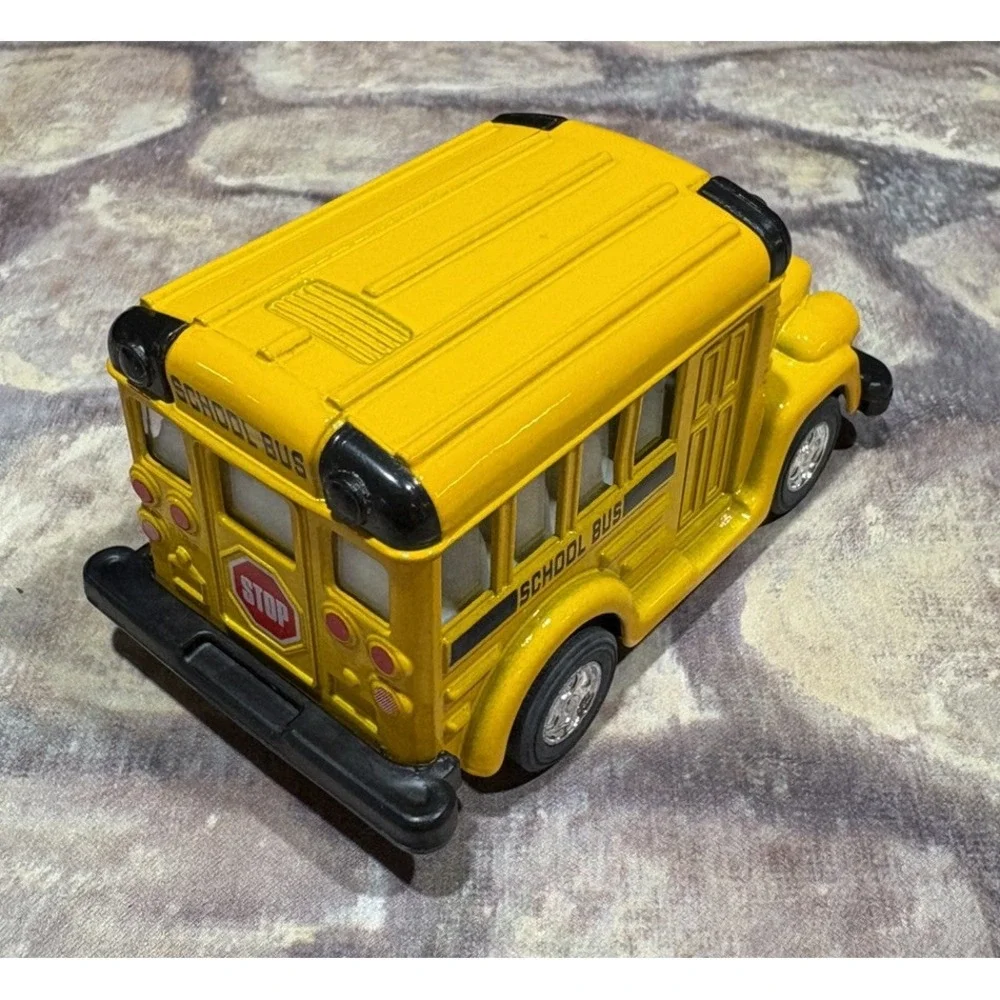 4” Pull Back Action School Bus 1:36 Scale. Near Mint. Operating Stop Sign 🛑